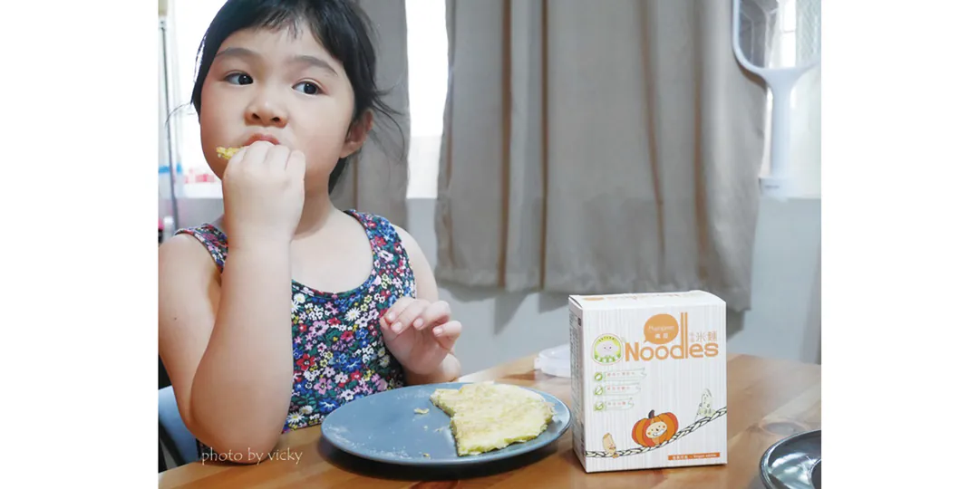 Vicky Mom & Little Doris Vicky Mom & Little Doris